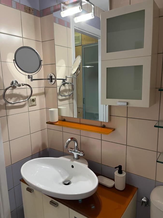Chita'S Downtown Apartment Янина Екстериор снимка
